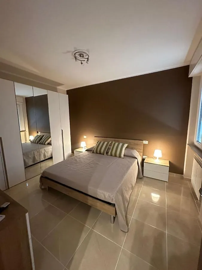 Desenzanino Apartment Twelve contacts
